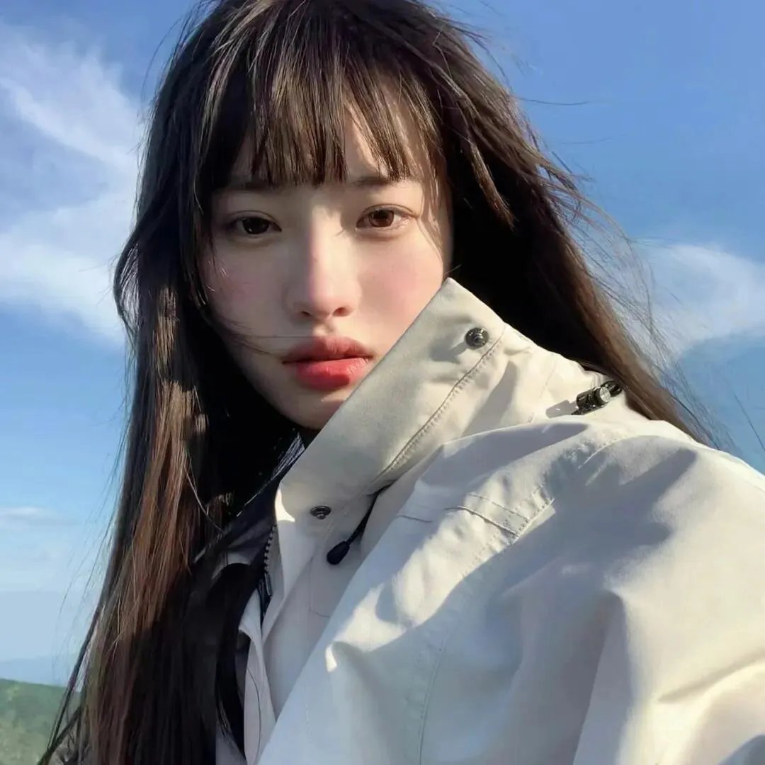 蒙娜丽莎与血月亮